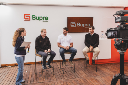 Supra Semillas mostró sus híbridos en Expoagro: qué hay de nuevo en maíz para la campaña que viene 1 En conferencia (de izq. a der.): Lázara, Felizia, García y De Stefano